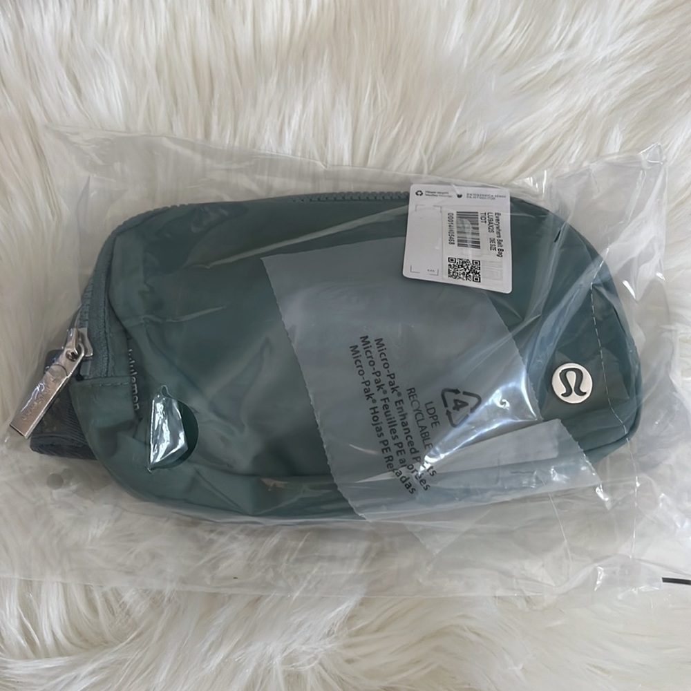 NWT Lululemon Everywhere Belt Bag Tidewater Teal - Picture 5 of 9